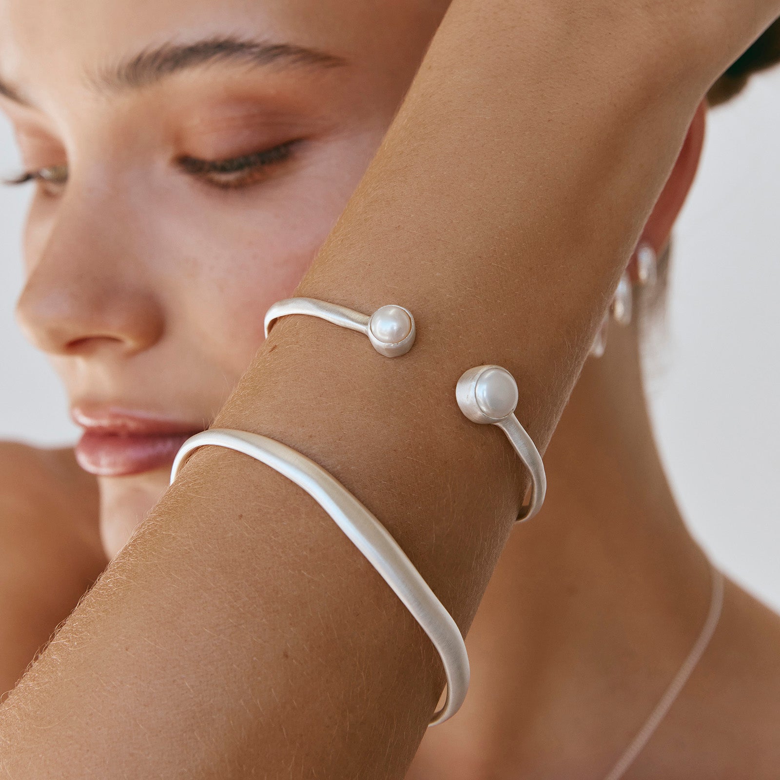 DOUBLE PEARL CUFF - SILVER