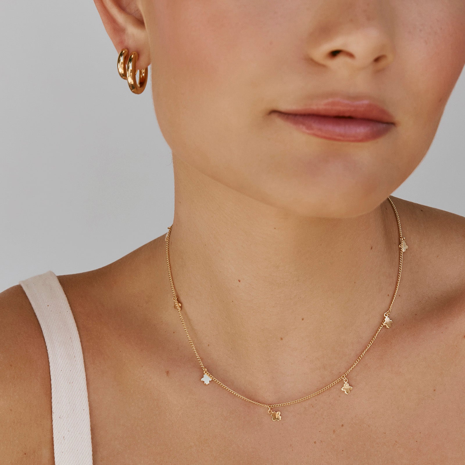 CLOVER CHARM NECKLACE - GOLD