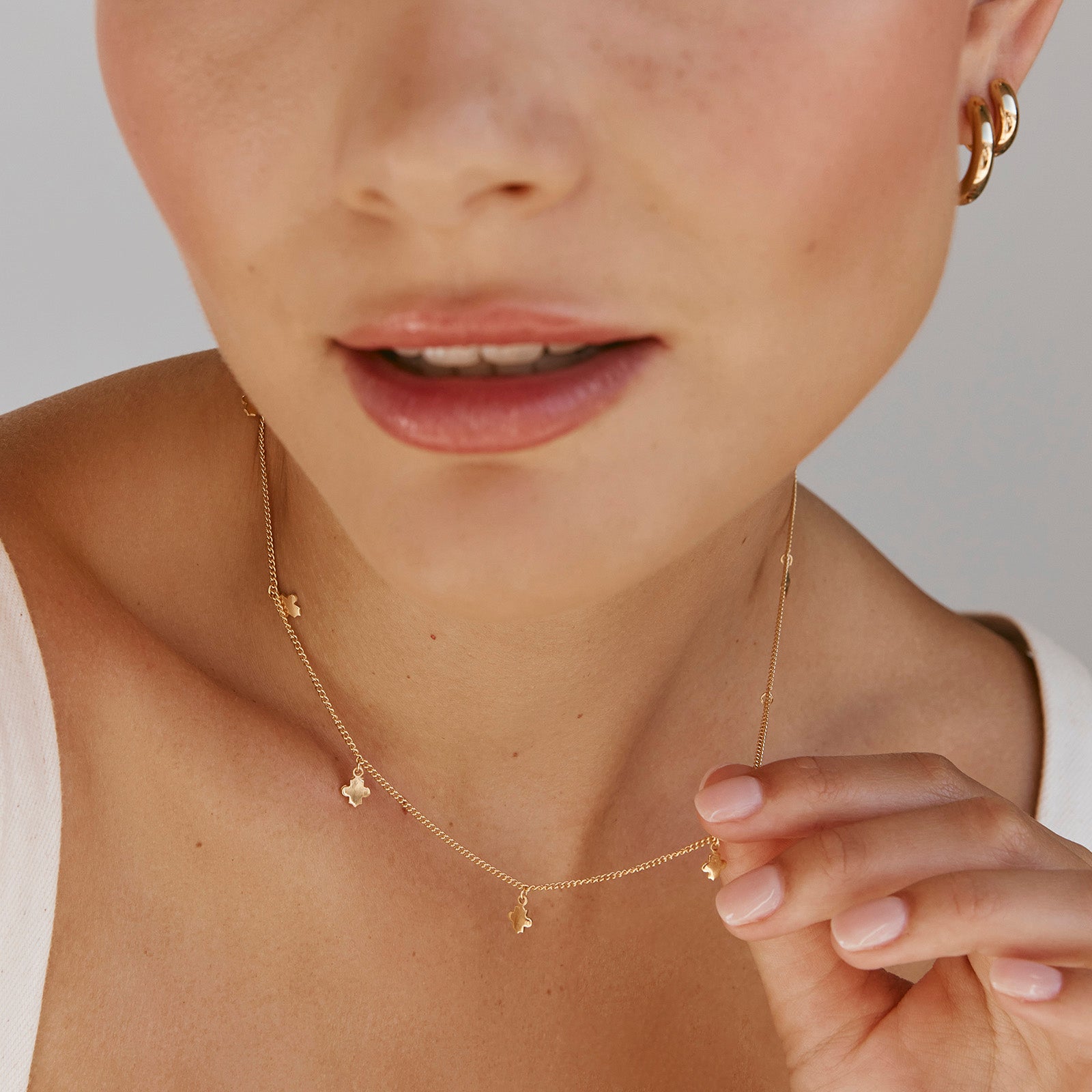 CLOVER CHARM NECKLACE - GOLD