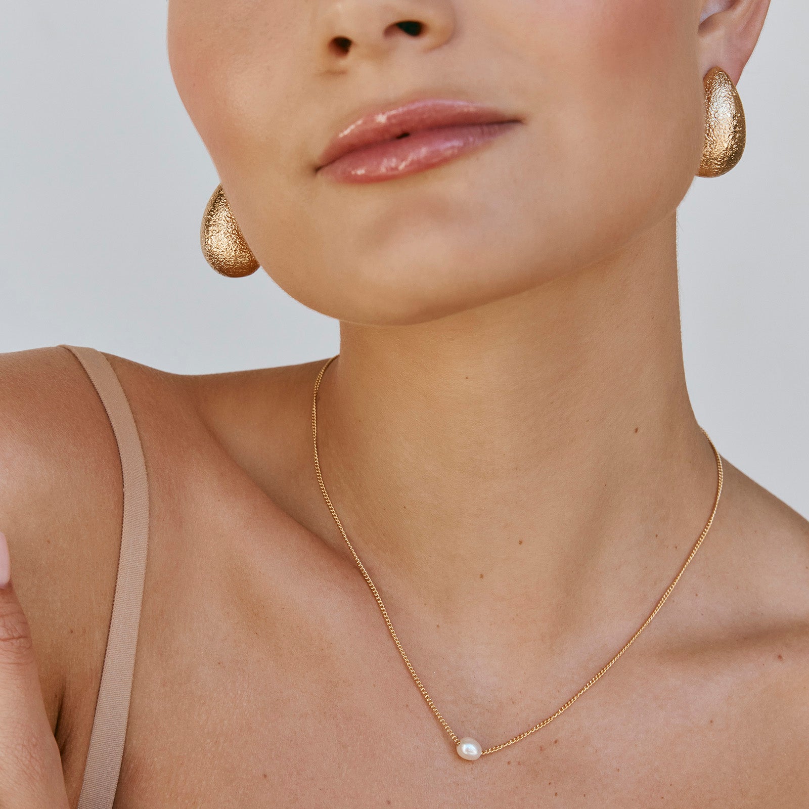 MINI PEARL TEARDROP NECKLACE