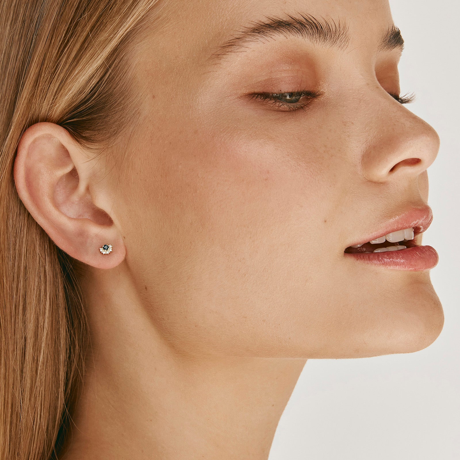 14K GOLD DIAMOND & BLUE SAPPHIRE DIANA STUDS