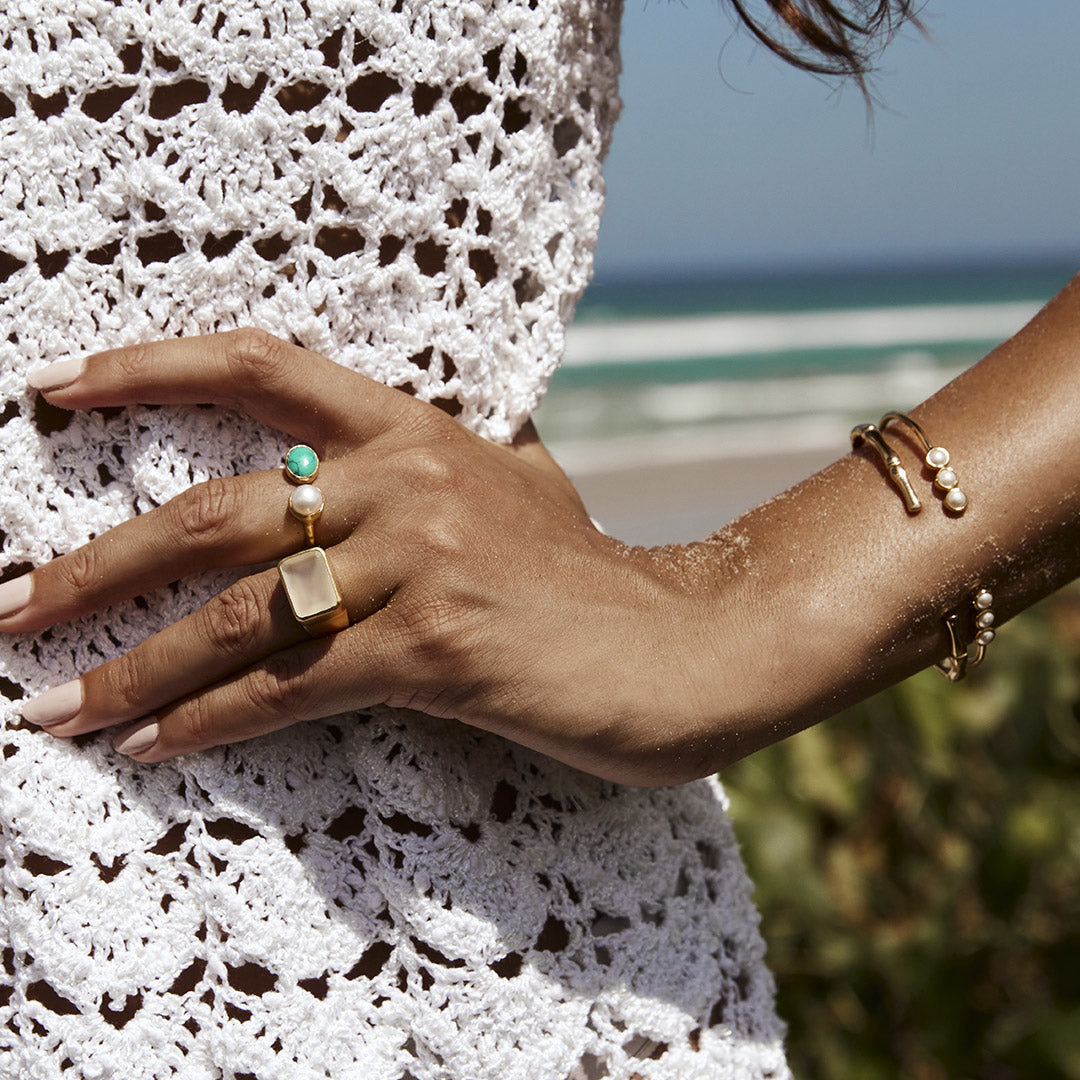WHITE MOONSTONE COCKTAIL RING