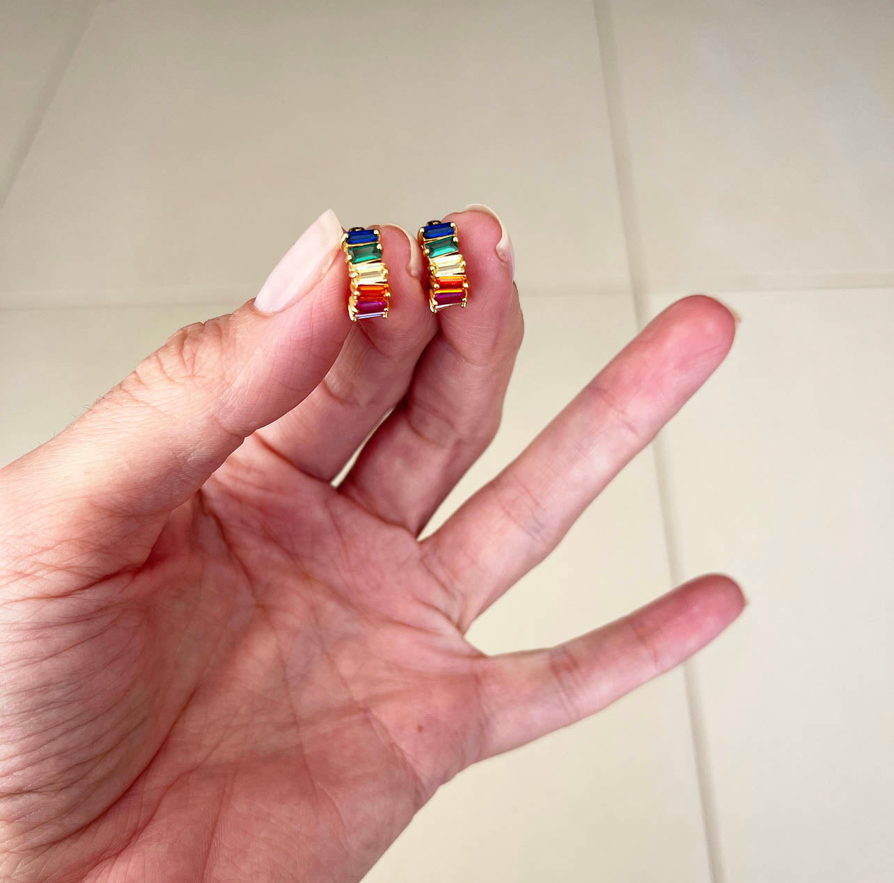 RAINBOW BAGUETTE CLUSTER HUGGIES